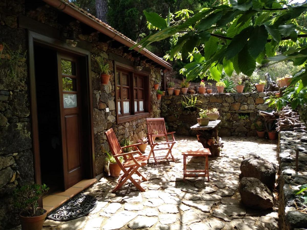 Gasthaus Casa Mary Lola Tinor Exterior foto
