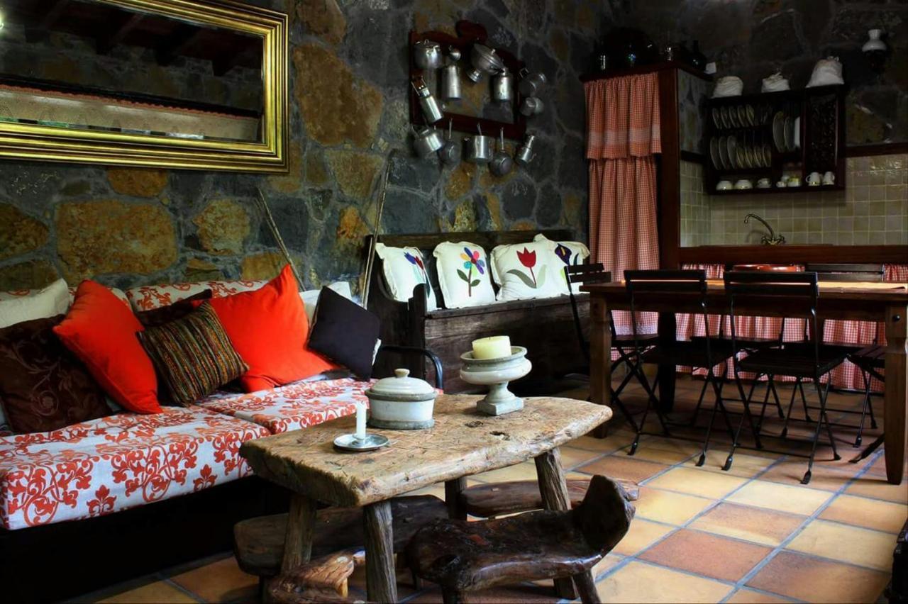 Gasthaus Casa Mary Lola Tinor Exterior foto