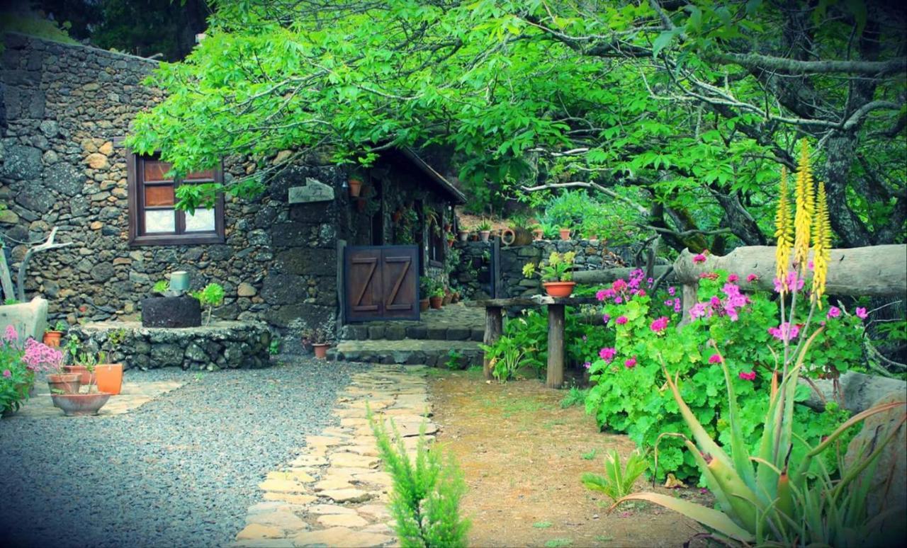 Gasthaus Casa Mary Lola Tinor Exterior foto